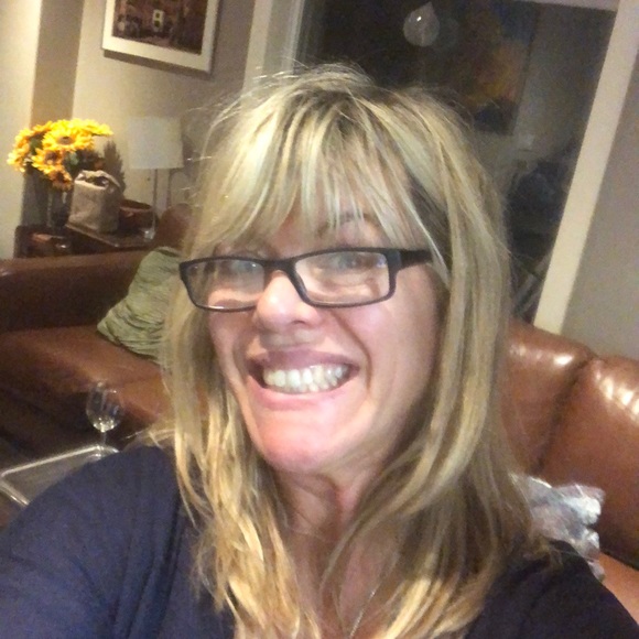 Meet your Posher, Karin - Picture 1 of 1